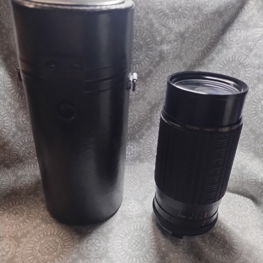 Sigma High-Speed Zoom Multi-Coated Zoom Lens f=1:3.5~4 80~200mm w/ Case